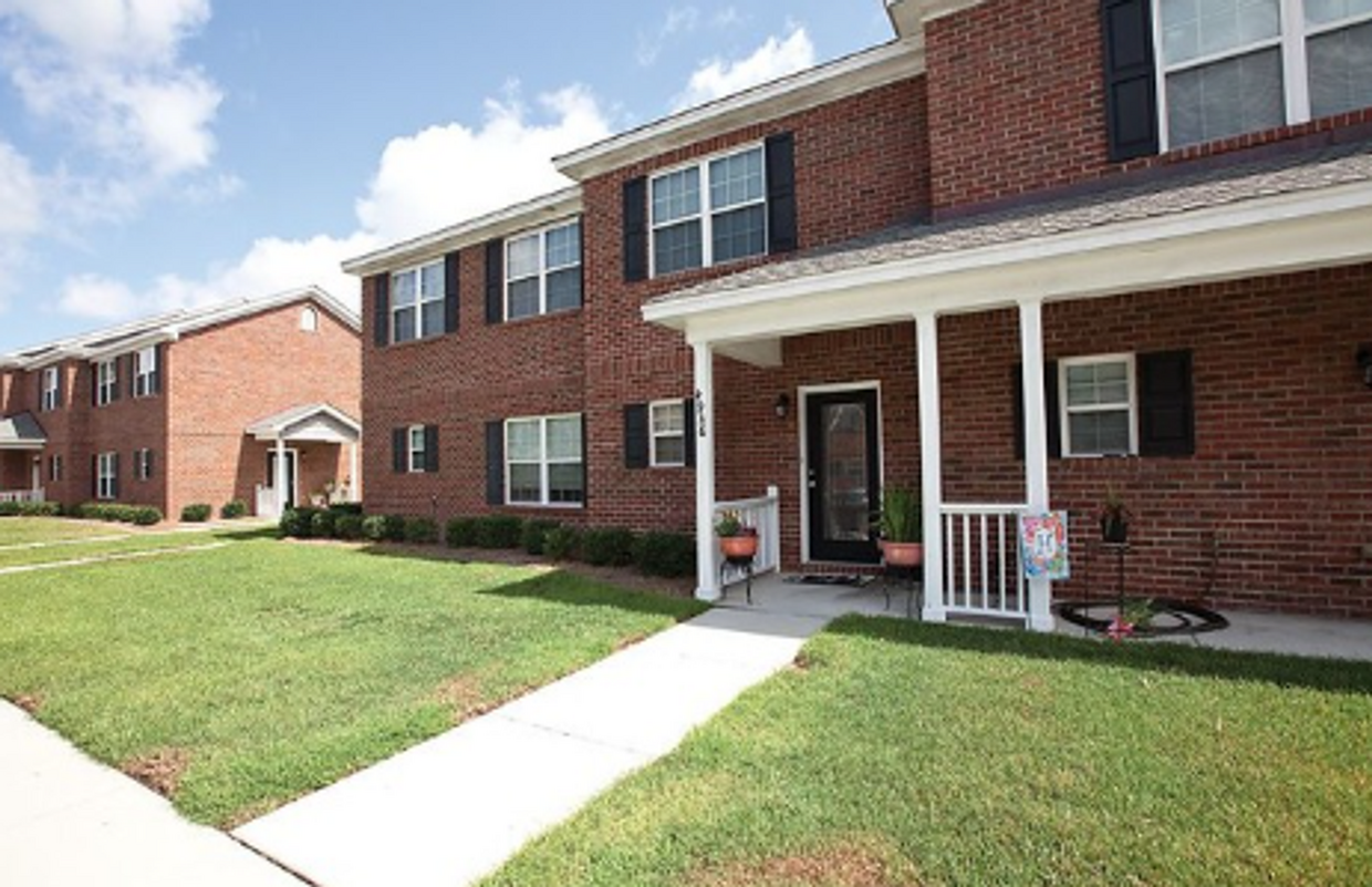 Primary Photo - 2 Bedroom 1.5 Bath Townhome in Pleasant Gr...