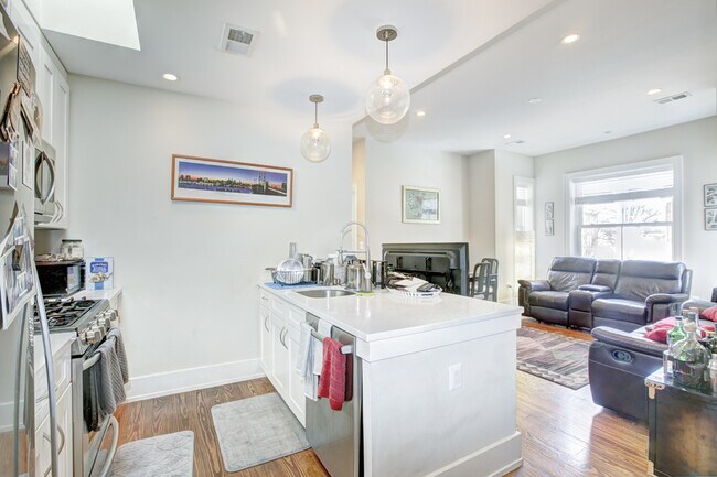 Foto del edificio - Stunning Two Bedroom in Capitol Hill!