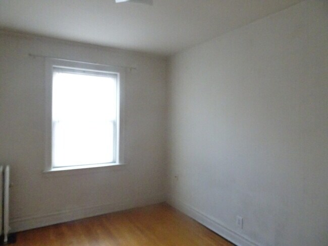 Foto del edificio - 4423 W Irving Park Rd