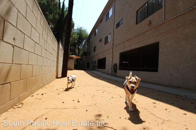 Building Photo - 14639 Burbank Blvd