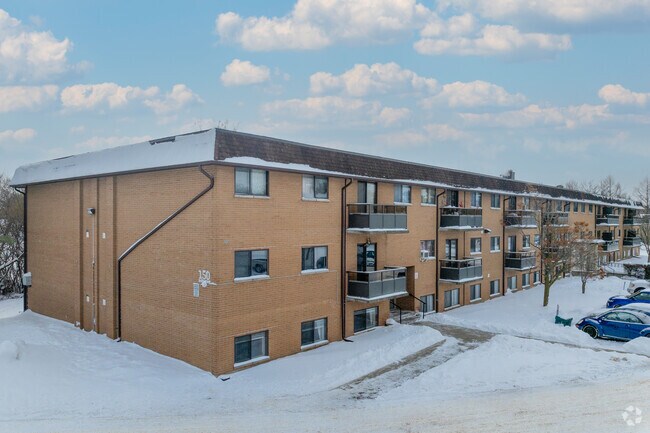 Photo du bâtiment - 130, 140, 150 Christopher Drive