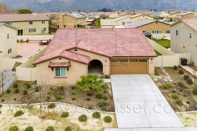 Foto del edificio - Haven Of Comfort With This Stunning 3 Bed/...