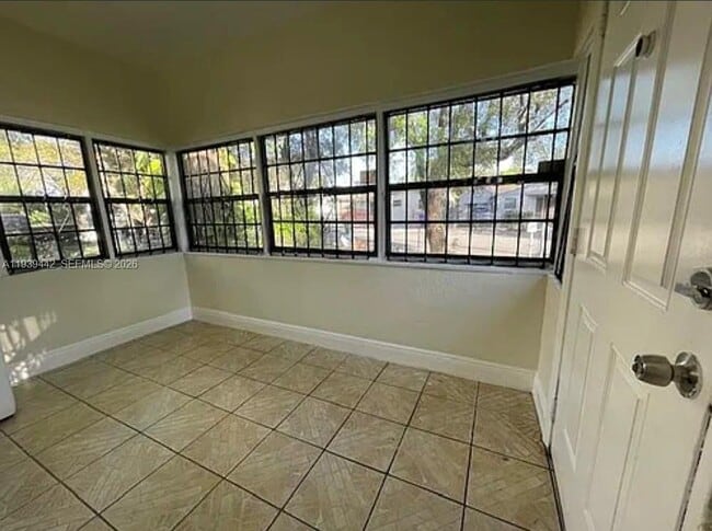 Foto del edificio - 342 NW 43rd St