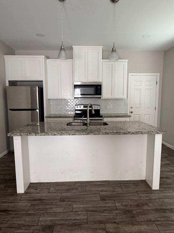 Building Photo - 5800 Sandpiper Ave