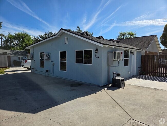 Building Photo - 628 E Kingsley Ave