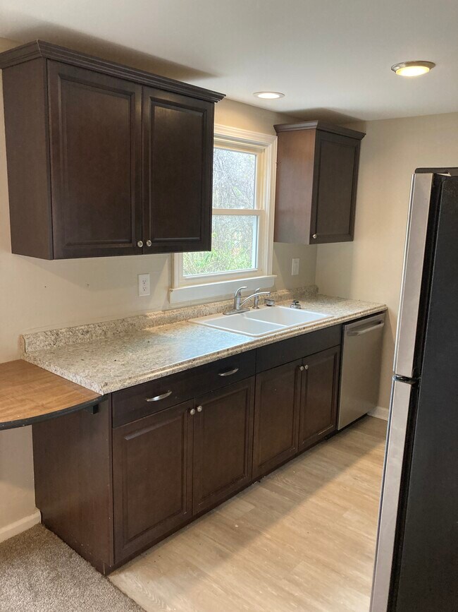 Building Photo - 958 Brookside Camp Rd