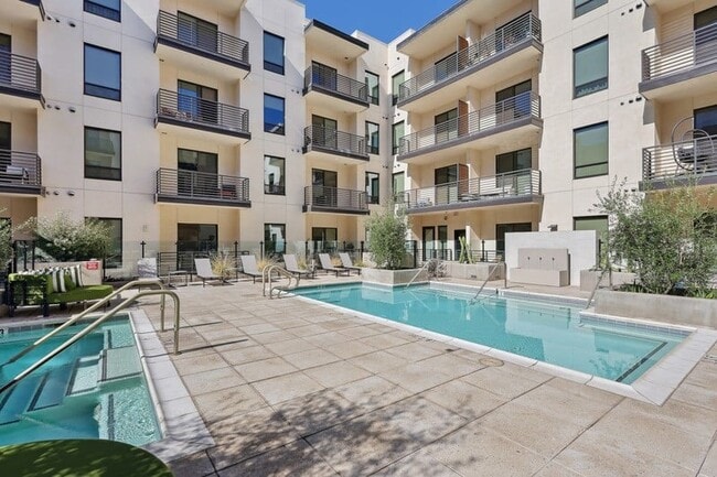 Building Photo - Sentral Old Town