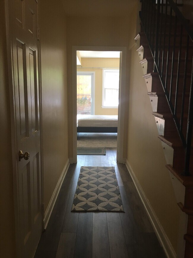 Foto del edificio - 2524 Queen Annes Ln NW
