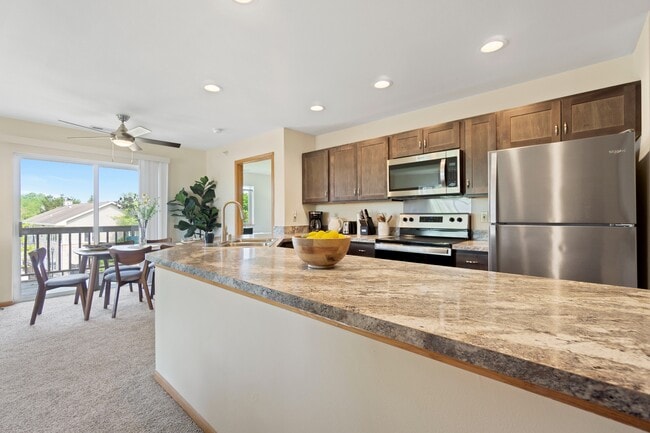 Saddlebrook Apartments Kitchen - Saddle Brook