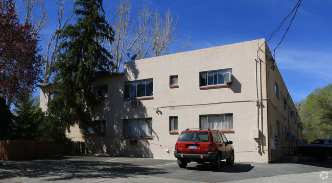 Building Photo - 800 Forest St
