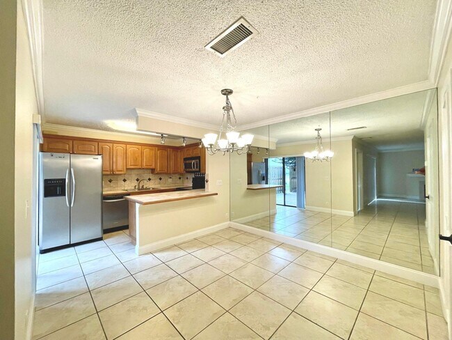 Foto del edificio - 221 Lake Arbor Dr