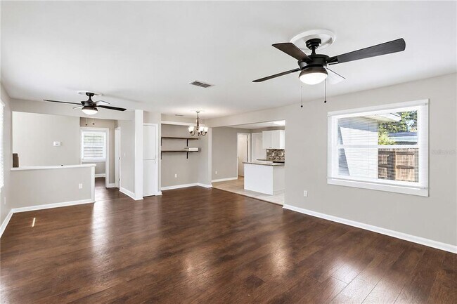 Foto del edificio - 1517 W River Shore Way