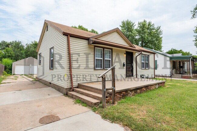 Building Photo - 1142 S Edwards St