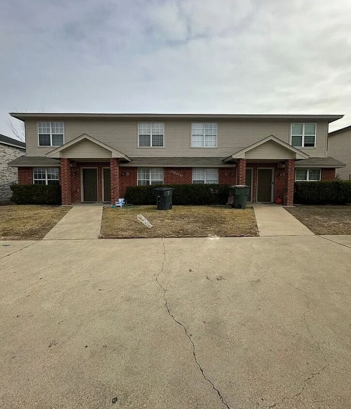 Primary Photo - 2806 Leroy Cir