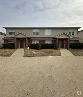 Building Photo - 2806 Leroy Cir