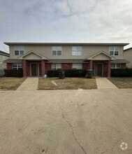 Building Photo - 2806 Leroy Cir