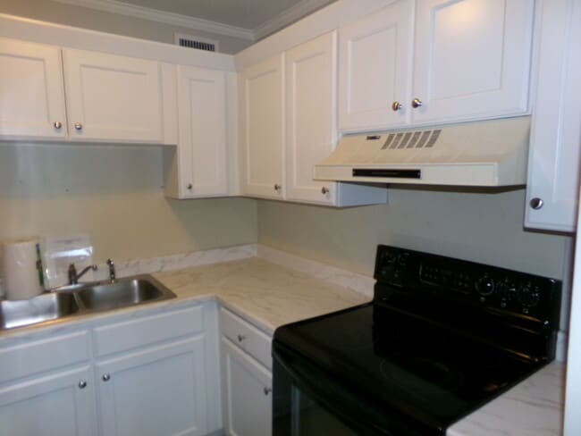 Photo - Salem Square Apartments