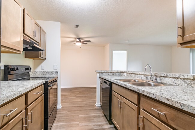 Building Photo - Lakewood Apartments