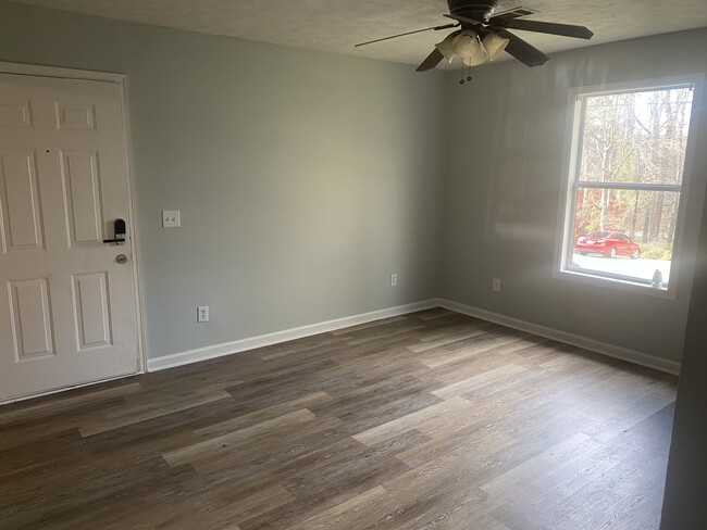 Building Photo - 1368 Kurt Cir
