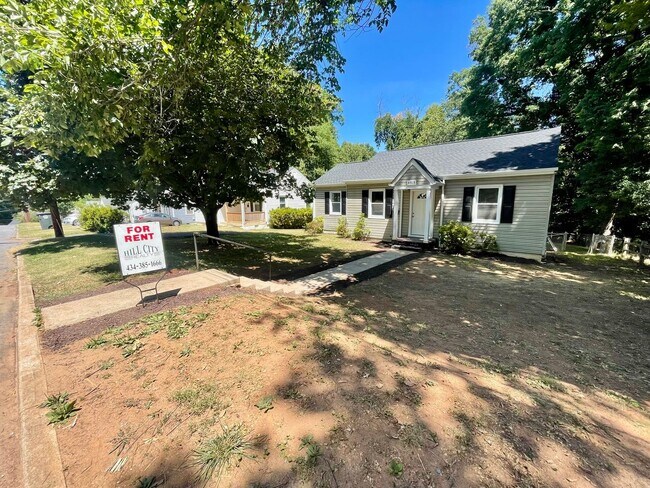 Building Photo - REMODELED & UPDATED BUNGALOW