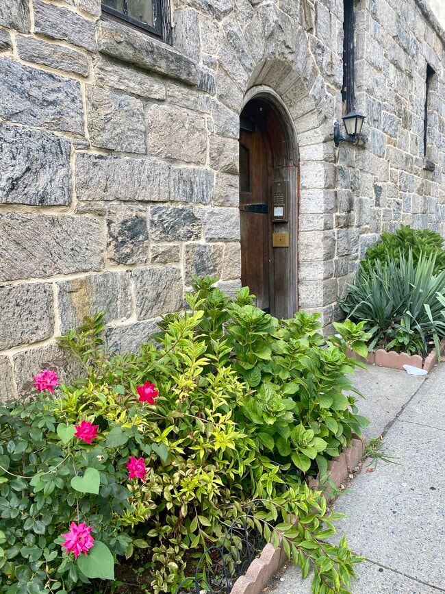 Building Photo - 32 Vanderburgh Ave