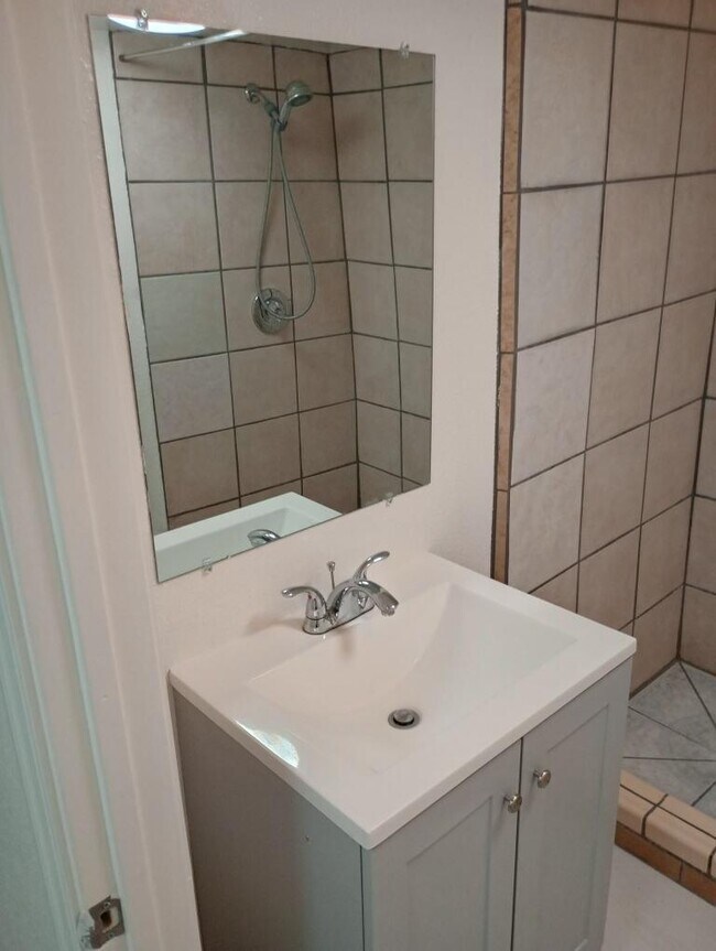 Building Photo - 2 bedroom in Eloy AZ 85131
