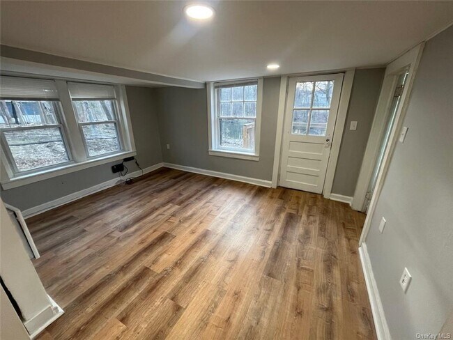 Foto del edificio - 1943 New Hackensack Rd