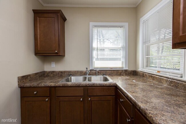 Building Photo - 3 br, 1 bath House - 711 Sunny Lane Drive
