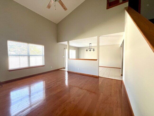 Foto del edificio - 1172 Rose Dr