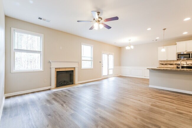 Building Photo - 538 Jadetree Ln