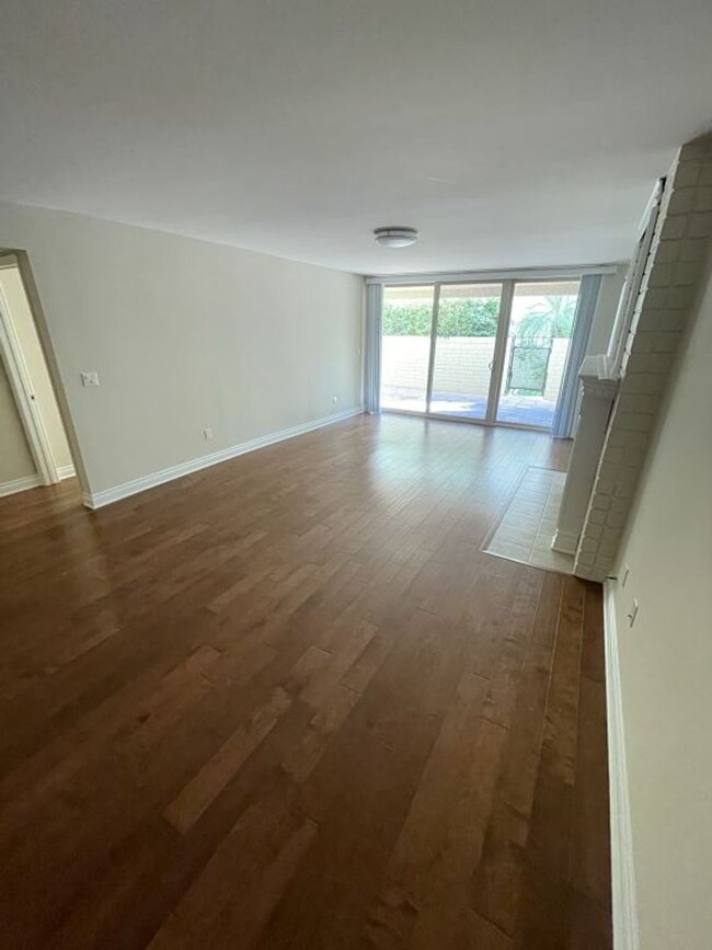 Building Photo - COMPLETELY UPDATED AND REMODELED ENCINO SP...