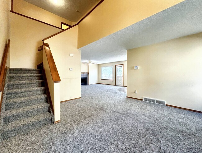 Building Photo - 5076 Austerlitz Dr