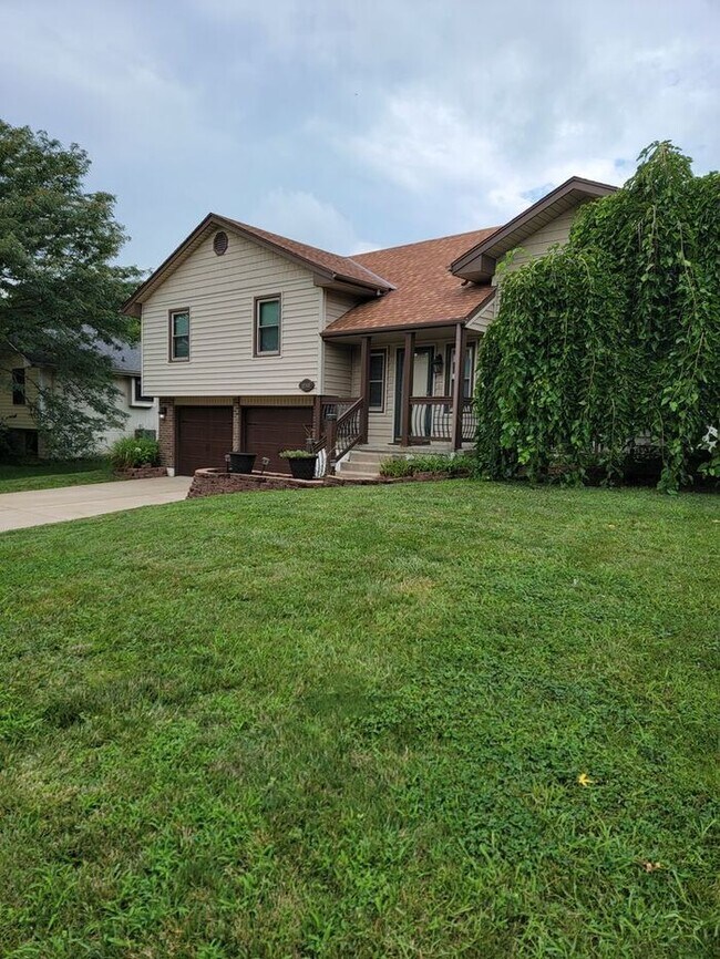 Building Photo - 18500 E Arrowhead Ln
