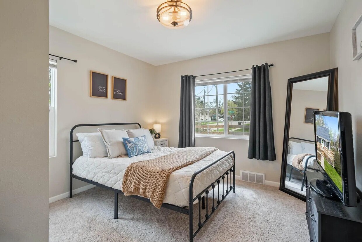 Foto principal - 112 E Page St