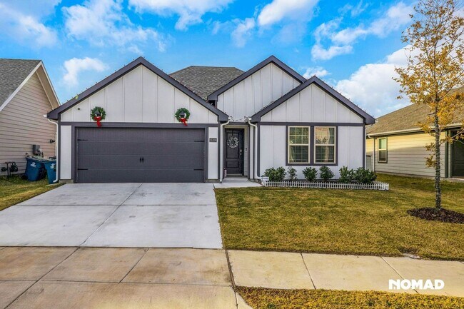 Foto del edificio - 4 Bedroom Single Family Home in Aubrey (in...