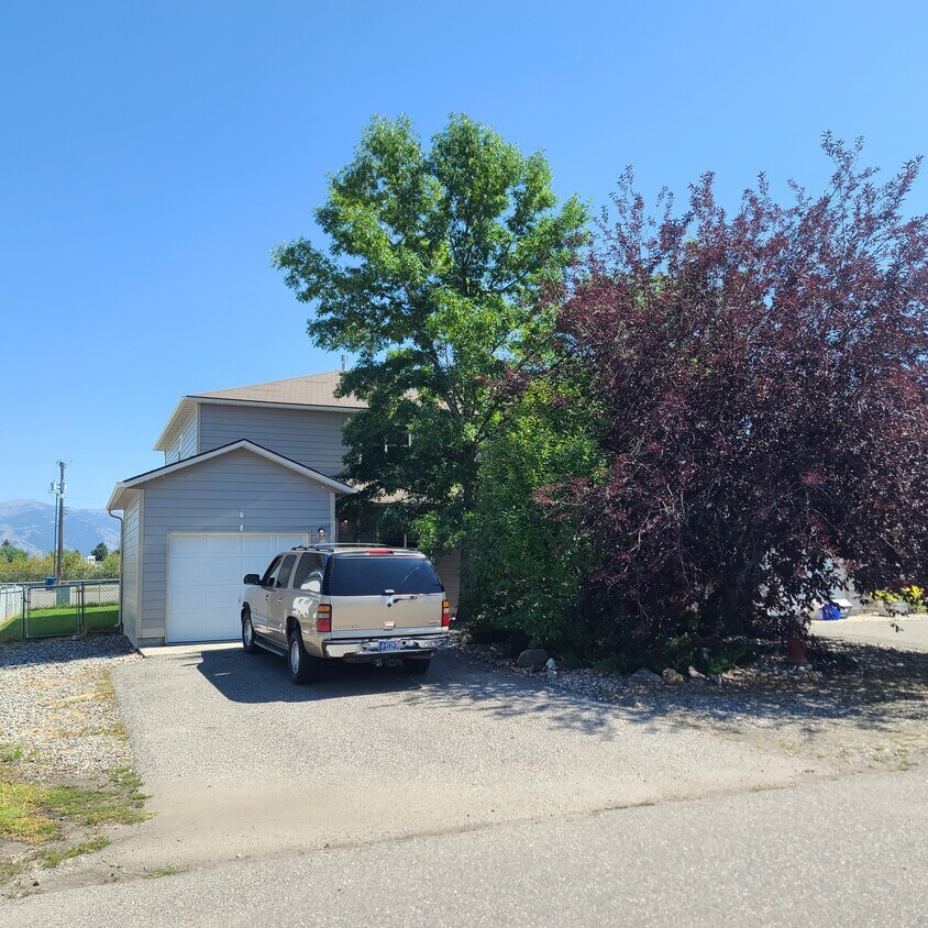 Primary Photo - 214 Quinella St