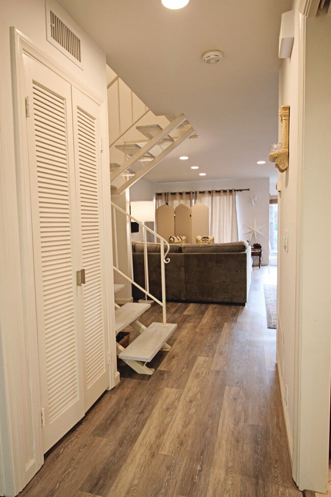 Laundry on left - 1911 Estrella de Mar Ct