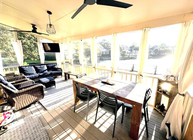 Foto del edificio - 1322 Hidden Lakes Dr