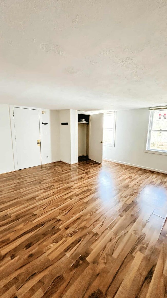 Building Photo - 4 Elm St Ct