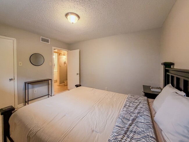 Foto del edificio - 2574 Marilee Ln