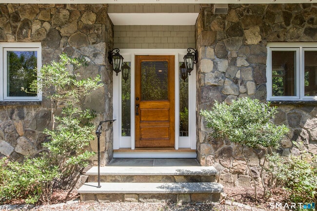 Building Photo - 14 Burr Rd