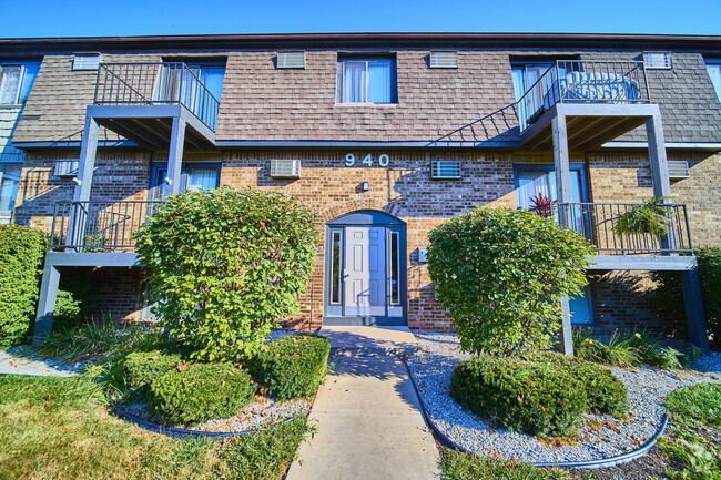 Building Photo - Three Pines Apartments