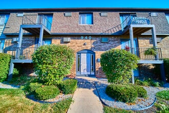 Building Photo - Three Pines Apartments