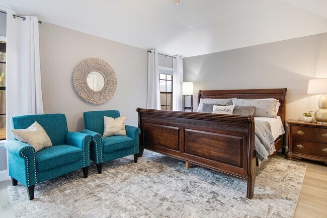 Master Bedrom with King bed - 4215 Arbor Creek Dr