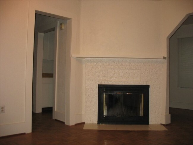 Building Photo - Gatewood Hill Bungalow
