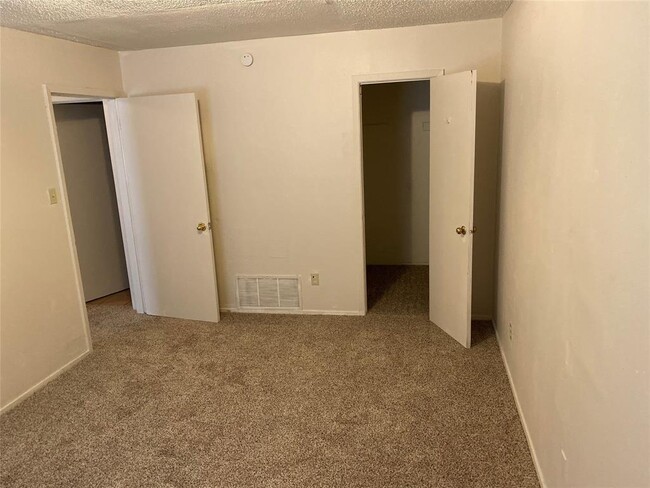 Building Photo - 1315 Southport Dr