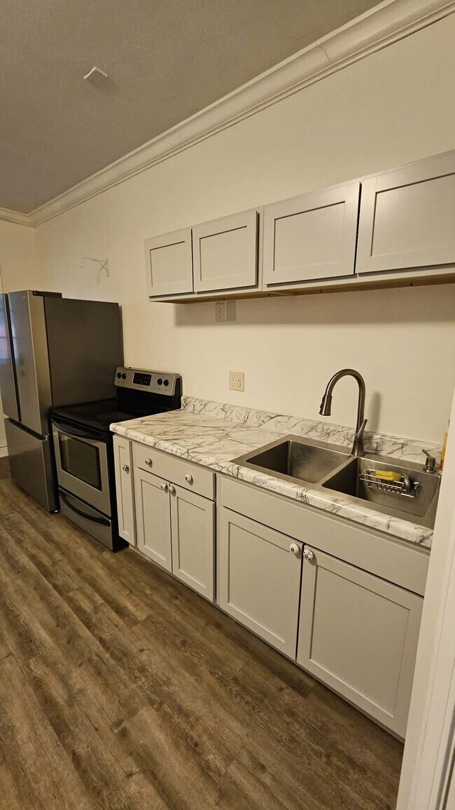 Foto del edificio - 7201 Cedarfield Rd