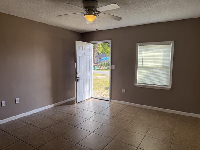 Foto del edificio - 608 W Sunset Blvd