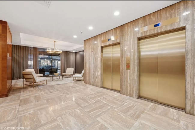 Foto del edificio - Prime Gold Coast Lovely 1BD/1BA