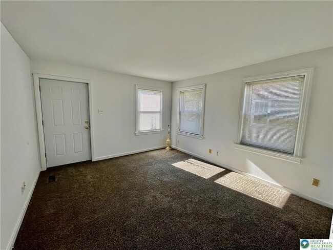 Building Photo - 103 W Grant St